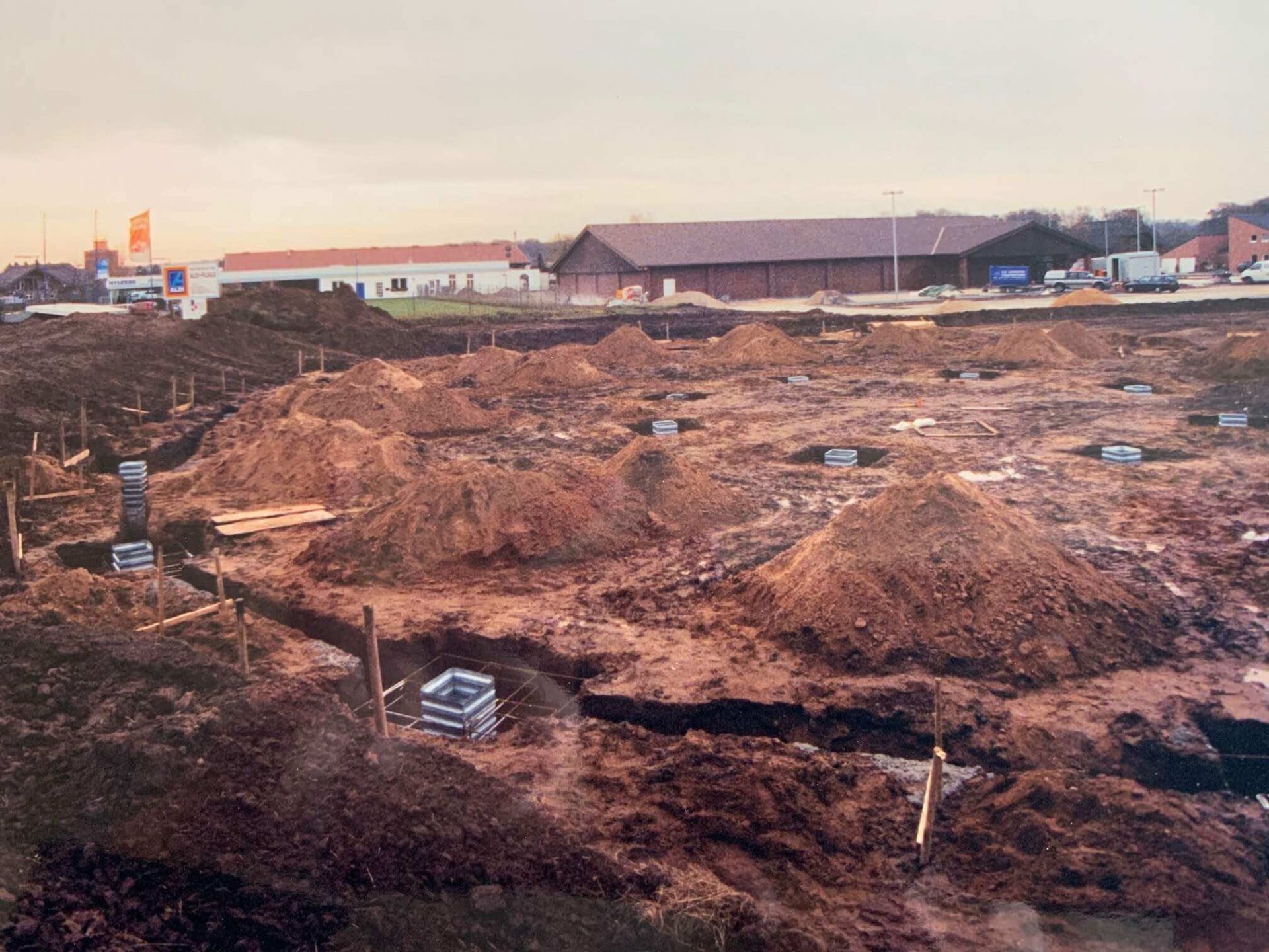 Nach dem Spatenstich beginnen die Erdarbeiten