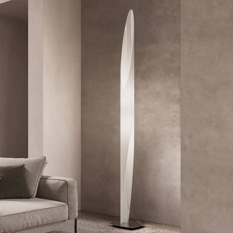 Kundalini | Shakti | Wohnzimmer mit Betonwand und Kamin | Leuchten Lukassen Lichtdesign