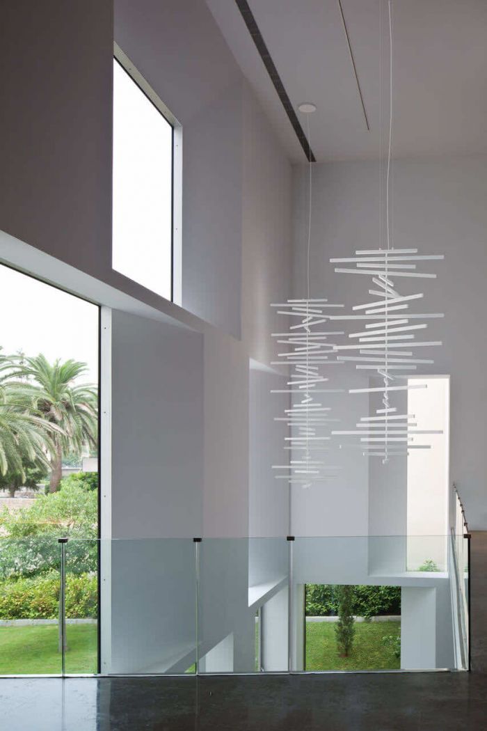 Vibia | Rhythm | Treppenhaus mit Galerie | Leuchten Lukassen Lichtdesign