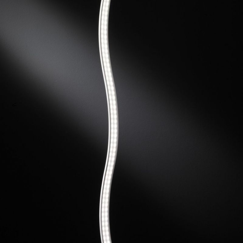 WOFI | TOURS | STEHLEUCHTE IM DUNKELEM RAUM | LEUCHTEN LUKASSEN LICHTDESIGN