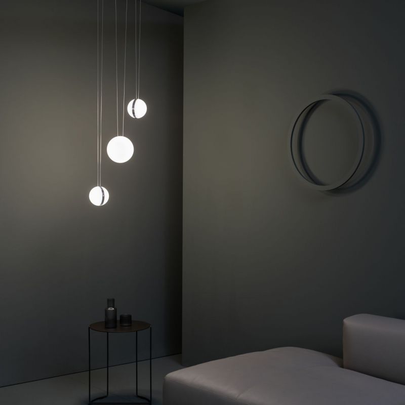 OLIGO | NOVA | PENDELLEUCHTE MIT DREI KUGELFÖRMIGEN LEUCHTKÖRPERN AN EINEM RUNDEN BALDACHIN | LEUCHTEN LUKASSEN LICHTDESIGN