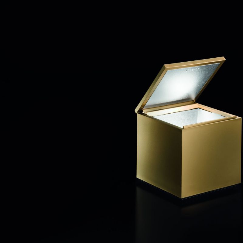 CINI & NILS | CUBOLUCE | TISCHLEUCHTE IN DER FARBE GOLD-MATT | LEUCHTEN LUKASSEN LICHTDESIGN