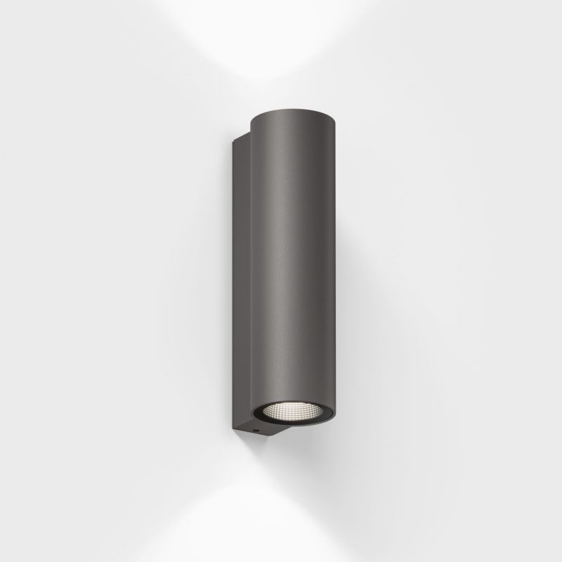 IP44 | SCAP | AUßENLEUCHTE IN DER FARBE SCHWARZ AN HELLER WAND | LEUCHTEN LUKASSEN LICHTDESIGN