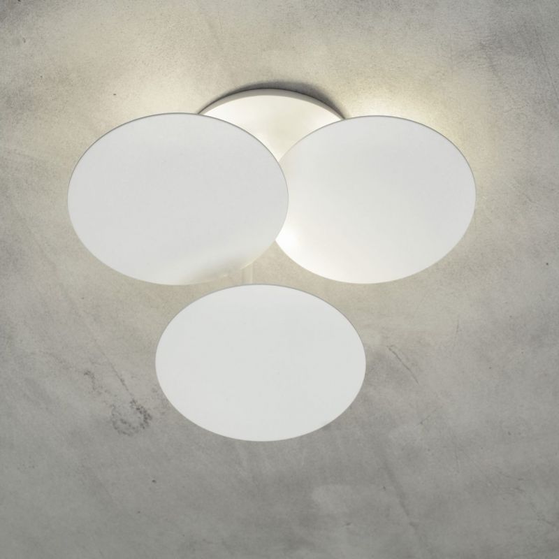 MILLELUMEN | CIRCLES | WANDLEUCHTE MIT DREI WEIßEN SCHEIBEN | LEUCHTEN LUKASSEN LICHTDESIGN