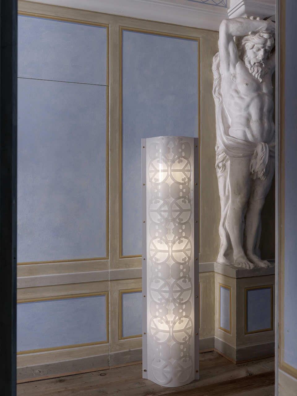 Stehleuchte Peace Skull